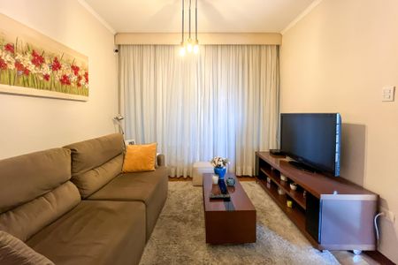 Casa à venda com 195m², 4 quartos e 2 vagas Casa à venda com 195m², 4 quartos e 2 vagasSala