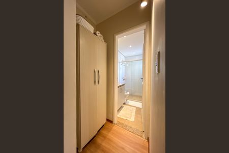 Casa à venda com 195m², 4 quartos e 2 vagas Casa à venda com 195m², 4 quartos e 2 vagasCorredor