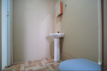 Banheiro de kitnet/studio para alugar com 1 quarto, 22m² em Santos Dumont, São Leopoldo