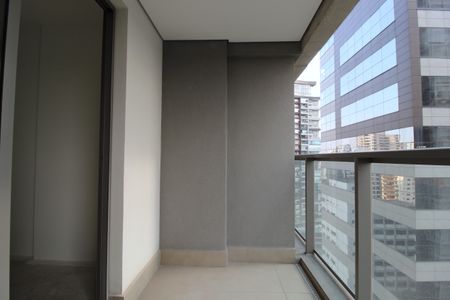 Varanda de kitnet/studio à venda com 1 quarto, 45m² em Indianópolis, São Paulo