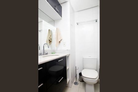 Banheiro Social de kitnet/studio para alugar com 1 quarto, 60m² em Independência, Porto Alegre