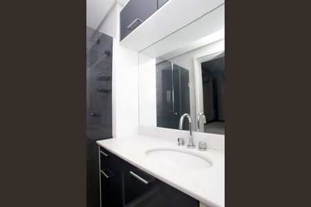 Banheiro Social de kitnet/studio para alugar com 1 quarto, 60m² em Independência, Porto Alegre