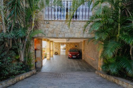 Casa à venda com 390m², 4 quartos e 4 vagas Casa à venda com 390m², 4 quartos e 4 vagasGaragem