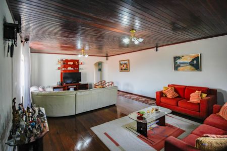 Casa à venda com 390m², 4 quartos e 4 vagas Casa à venda com 390m², 4 quartos e 4 vagasSala