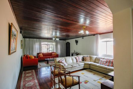 Casa à venda com 390m², 4 quartos e 4 vagas Casa à venda com 390m², 4 quartos e 4 vagasSala