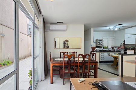 Apartamento à venda com 105m², 2 quartos e 2 vagas Apartamento à venda com 105m², 2 quartos e 2 vagasSala