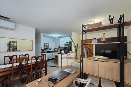 Apartamento à venda com 105m², 2 quartos e 2 vagas Apartamento à venda com 105m², 2 quartos e 2 vagasSala