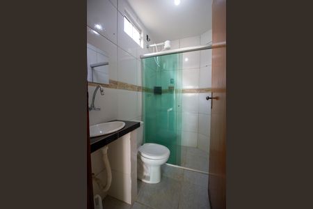 Banheiro de casa para alugar com 2 quartos, 48m² em Qnm 1, Brasília