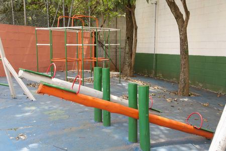 Apartamento à venda com 48m², 2 quartos e 1 vaga Apartamento à venda com 48m², 2 quartos e 1 vagaÁrea comum - Playground