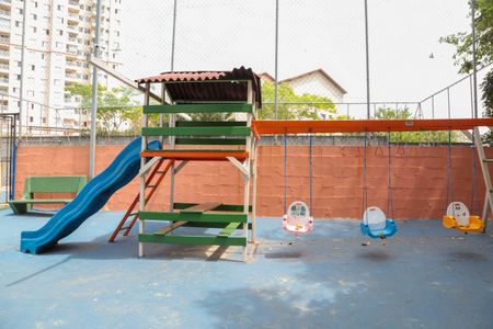 Apartamento à venda com 48m², 2 quartos e 1 vaga Apartamento à venda com 48m², 2 quartos e 1 vagaÁrea comum - Playground