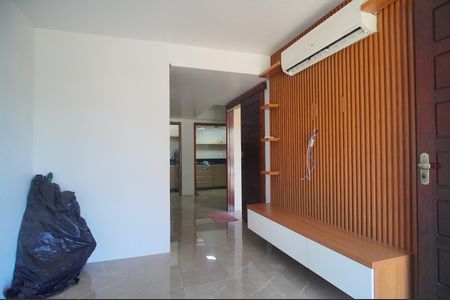 Sala de casa de condomínio à venda com 2 quartos, 100m² em Boa Vista, Novo Hamburgo