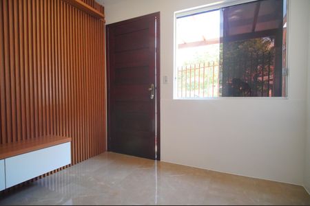 Sala de casa de condomínio à venda com 2 quartos, 100m² em Boa Vista, Novo Hamburgo