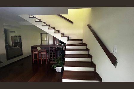 Casa à venda com 4 quartos, 200m² em Jardim Sonia, São Paulo