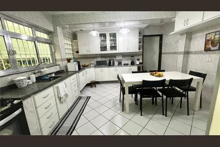 Casa à venda com 4 quartos, 200m² em Jardim Sonia, São Paulo