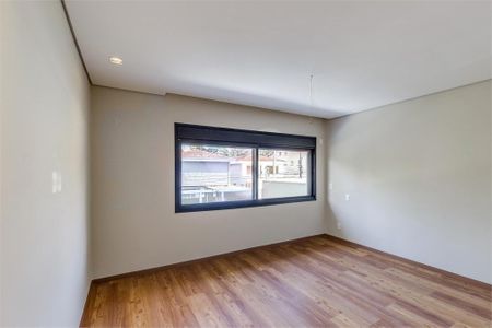 Casa à venda com 4 quartos, 350m² em Granja Julieta, São Paulo