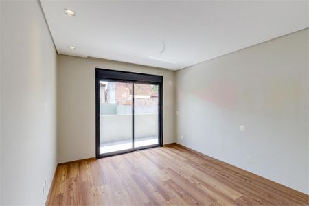 Casa à venda com 4 quartos, 350m² em Granja Julieta, São Paulo