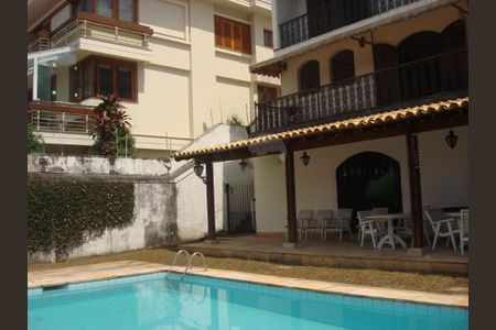 Casa à venda com 325m², 3 quartos e 3 vagas