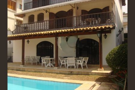 Casa à venda com 325m², 3 quartos e 3 vagas