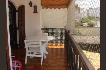 Casa à venda com 325m², 3 quartos e 3 vagas