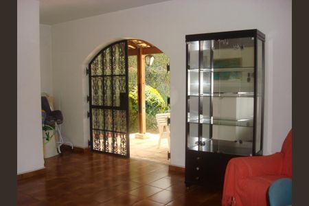 Casa à venda com 325m², 3 quartos e 3 vagas