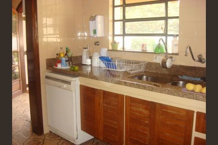 Casa à venda com 325m², 3 quartos e 3 vagas