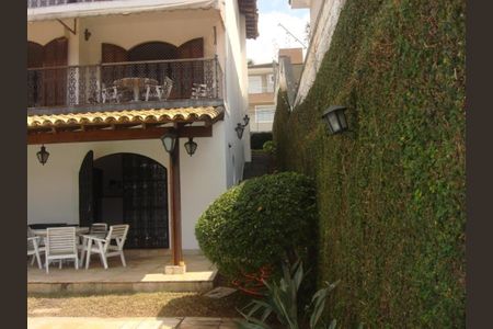 Casa à venda com 325m², 3 quartos e 3 vagas