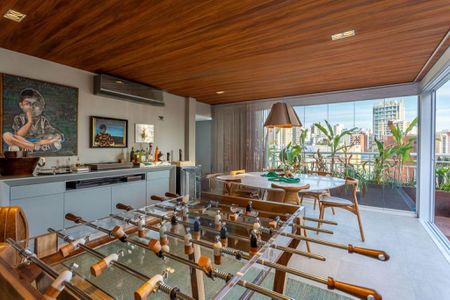 Apartamento à venda com 2 quartos, 220m² em Moema, São Paulo