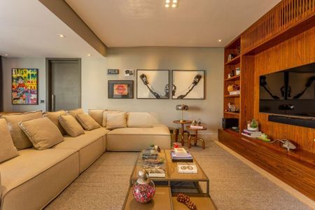 Apartamento à venda com 2 quartos, 220m² em Moema, São Paulo