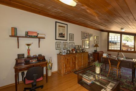 Casa de condomínio à venda com 500m², 4 quartos e 3 vagasEscritório 2