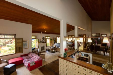 Casa de condomínio à venda com 500m², 4 quartos e 3 vagasSala de TV