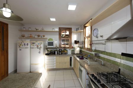 Casa de condomínio à venda com 500m², 4 quartos e 3 vagasCozinha