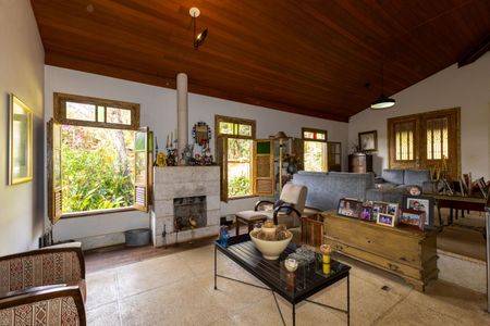 Casa de condomínio à venda com 500m², 4 quartos e 3 vagasSala com Lareira