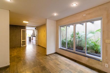 Casa à venda com 262m², 4 quartos e 4 vagas Casa à venda com 262m², 4 quartos e 4 vagasSala 2