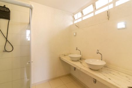 Casa à venda com 262m², 4 quartos e 4 vagas Casa à venda com 262m², 4 quartos e 4 vagasBanheiro da Suíte 1