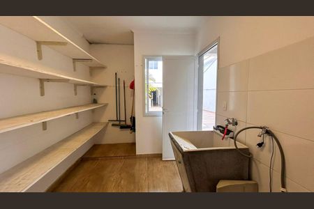 Casa à venda com 262m², 4 quartos e 4 vagas Casa à venda com 262m², 4 quartos e 4 vagasÁrea de Serviço