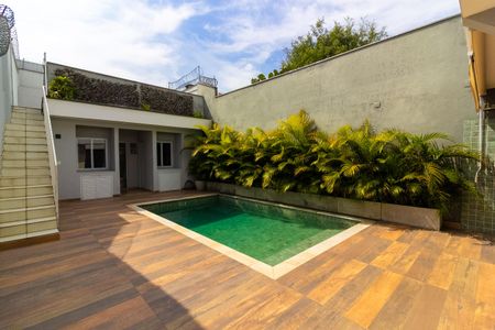 Casa à venda com 262m², 4 quartos e 4 vagas Casa à venda com 262m², 4 quartos e 4 vagasPiscina