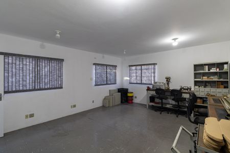 Casa à venda com 300m², 2 quartos e 2 vagas Casa à venda com 300m², 2 quartos e 2 vagasÁrea comum