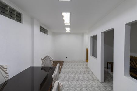 Casa à venda com 300m², 2 quartos e 2 vagas Casa à venda com 300m², 2 quartos e 2 vagasÁrea comum