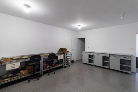 Casa à venda com 300m², 2 quartos e 2 vagas Casa à venda com 300m², 2 quartos e 2 vagasÁrea comum