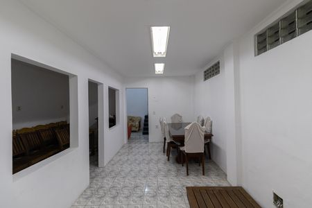 Casa à venda com 300m², 2 quartos e 2 vagas Casa à venda com 300m², 2 quartos e 2 vagasÁrea comum