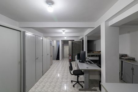 Casa à venda com 300m², 2 quartos e 2 vagas Casa à venda com 300m², 2 quartos e 2 vagasÁrea comum