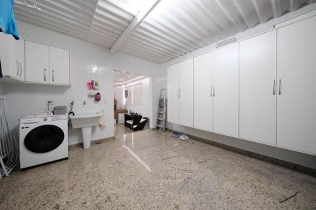 Casa à venda com 300m², 2 quartos e 2 vagasÁrea de Serviço
