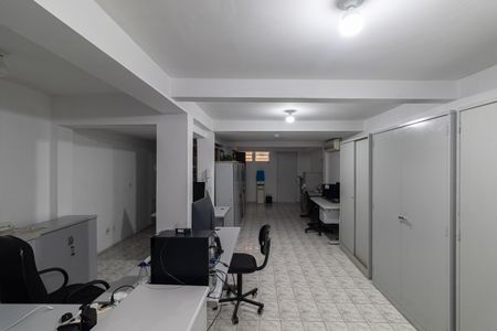 Casa à venda com 300m², 2 quartos e 2 vagas Casa à venda com 300m², 2 quartos e 2 vagasÁrea comum