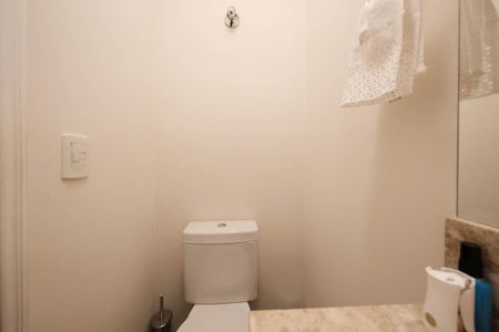 Casa à venda com 300m², 2 quartos e 2 vagasLavabo