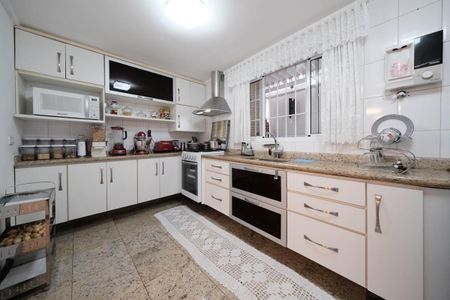 Casa à venda com 300m², 2 quartos e 2 vagasCozinha