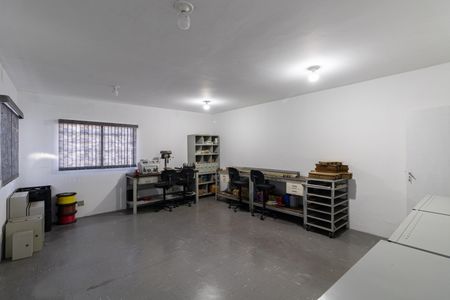 Casa à venda com 300m², 2 quartos e 2 vagas Casa à venda com 300m², 2 quartos e 2 vagasÁrea comum