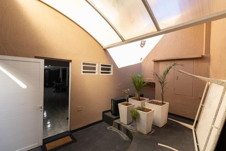 Casa à venda com 300m², 2 quartos e 2 vagas Casa à venda com 300m², 2 quartos e 2 vagasÁrea comum