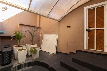 Casa à venda com 300m², 2 quartos e 2 vagas Casa à venda com 300m², 2 quartos e 2 vagasÁrea comum