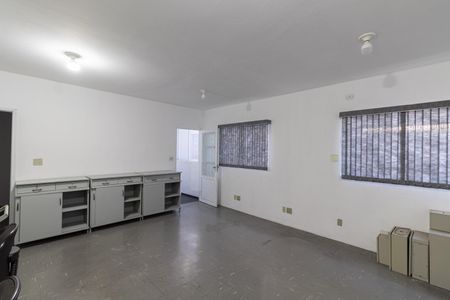 Casa à venda com 300m², 2 quartos e 2 vagas Casa à venda com 300m², 2 quartos e 2 vagasÁrea comum