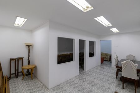 Casa à venda com 300m², 2 quartos e 2 vagas Casa à venda com 300m², 2 quartos e 2 vagasÁrea comum